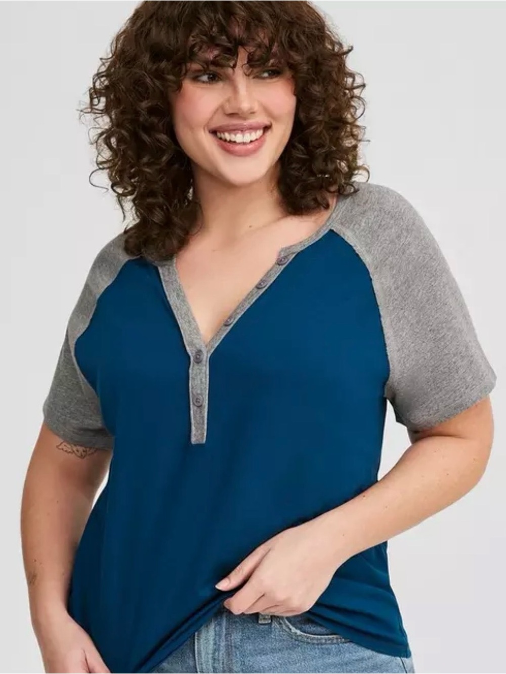 Torrid Women’s Varsity Henley Tee Blue Opal Size 00 (M/10) Cotton
